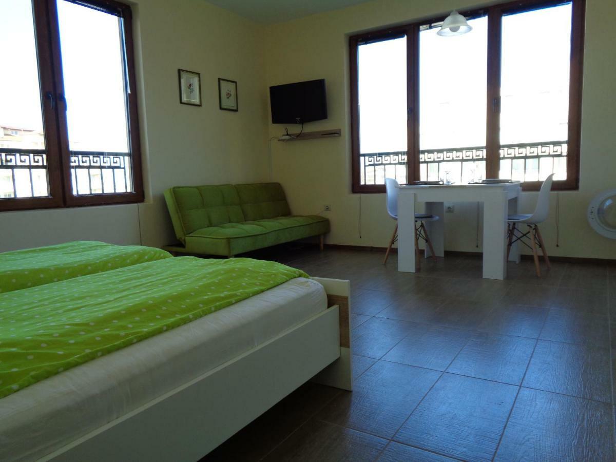 Nereya Palace Studio Mona Apartment Pomorie Exterior photo